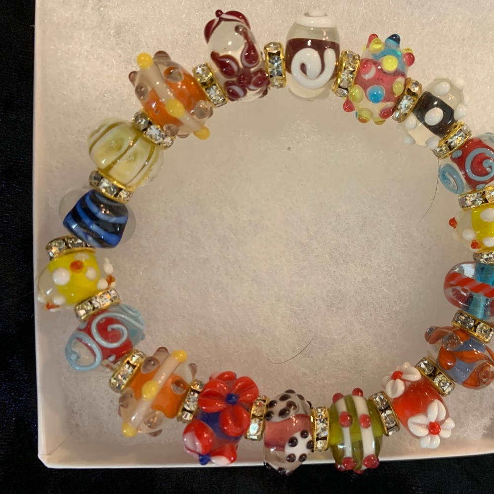 Bracelets - Picture 2 of 4